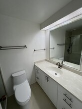 700 Richards St, Unit 2406 in Honolulu, HI - Foto de edificio - Building Photo