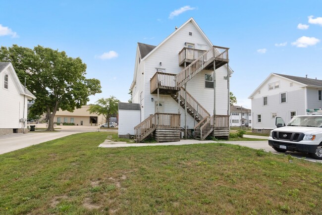 1015 W 22nd St in Cedar Falls, IA - Building Photo - Building Photo