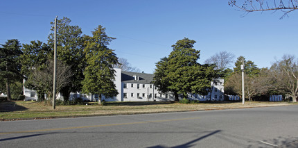 Colonial Landing Apartments in Hampton, VA - Building Photo - Building Photo