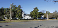 Colonial Landing Apartments in Hampton, VA - Foto de edificio - Building Photo