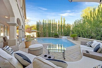 2738 Kingclaven Dr in Henderson, NV - Foto de edificio - Building Photo