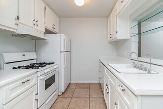 5011 Stoney Creek Rd in Culver City, CA - Building Photo - Building Photo