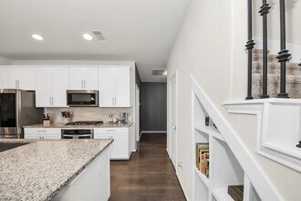 8919 RoseWood Grove Ln in Houston, TX - Building Photo - Building Photo