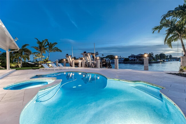 property at 2005 N Riverside Dr