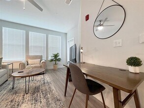 8901 Bertha Palmer Blvd-Unit -309 in Tampa, FL - Building Photo - Building Photo