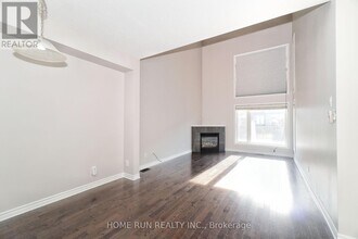 115 Watchhorn Grove in Ottawa, ON - Building Photo - Building Photo
