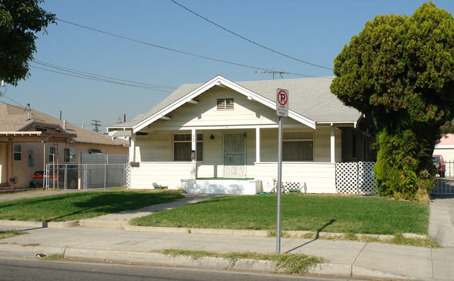 425 E Windsor Rd in Glendale, CA - Building Photo - Building Photo