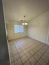 2146 Fernwood Dr in Hanford, CA - Building Photo - Building Photo