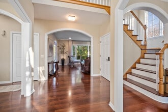 142 N Dixon Dr in Batavia, IL - Building Photo - Building Photo