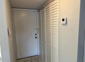 9232 NW 1st St, Unit Pine Lake in Pembroke Pines, FL - Building Photo - Building Photo