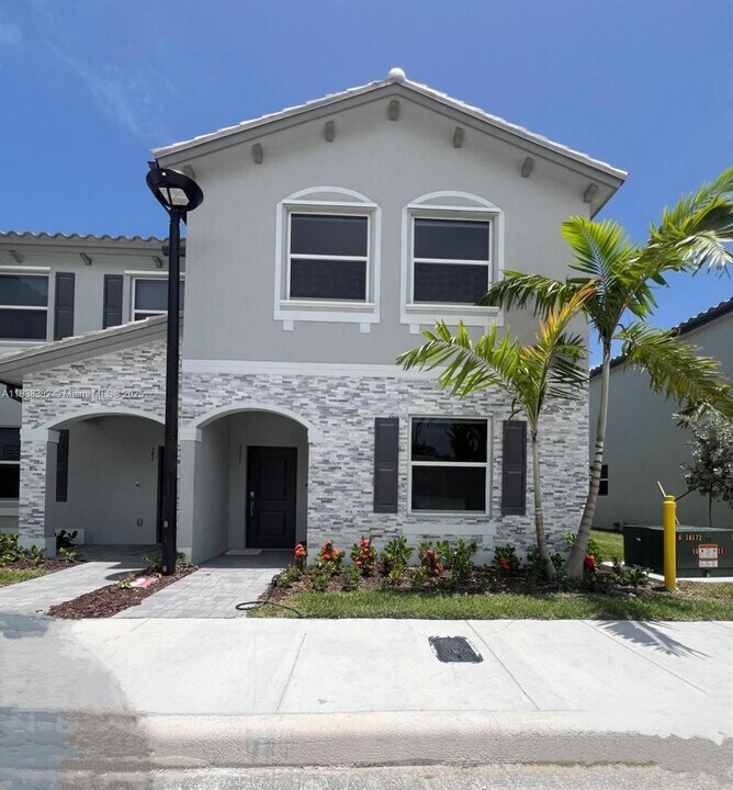 151 SE 11th St in Florida City, FL - Building Photo