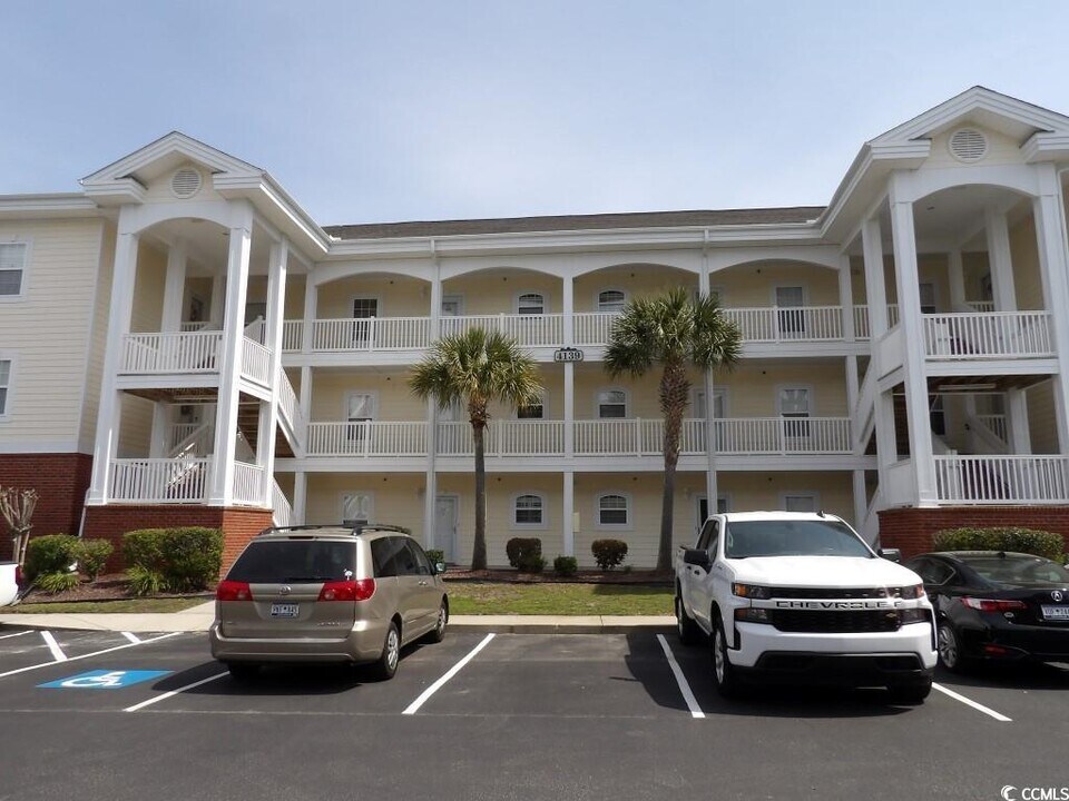 4139 Hibiscus Dr in Little River, SC - Foto de edificio