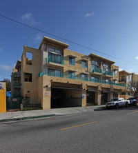 Vista Monterey Apartments in Los Angeles, CA - Foto de edificio - Building Photo