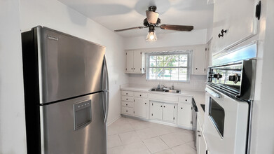1927 Ripon Dr in Clearwater, FL - Foto de edificio - Building Photo