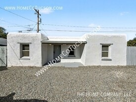 214 W District St in Tucson, AZ - Building Photo