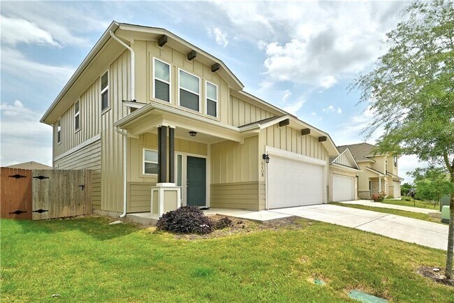 6408 Owl Creek Ln in Austin, TX - Building Photo - Building Photo