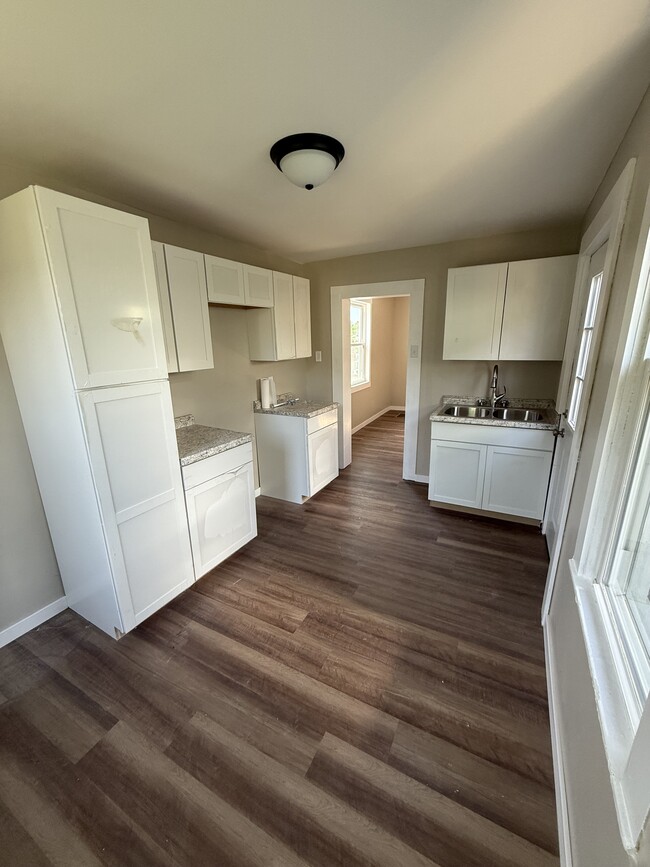 830 Columbia St, Unit 830