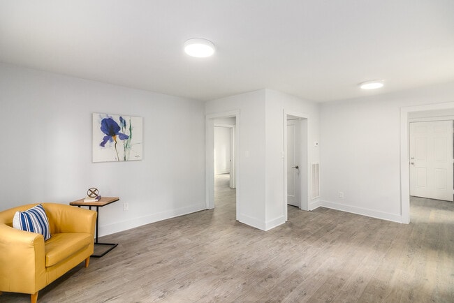 204 Colleton Rd, Unit 204 in Raleigh, NC - Foto de edificio - Building Photo