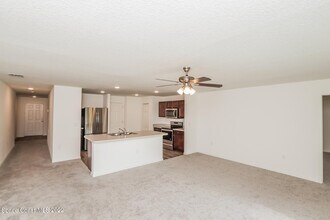 3270 Hale Ave in Palm Bay, FL - Foto de edificio - Building Photo