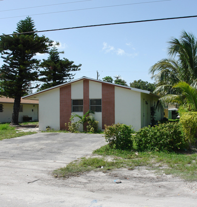 804-808 SW 28th St in Fort Lauderdale, FL - Building Photo - Building Photo