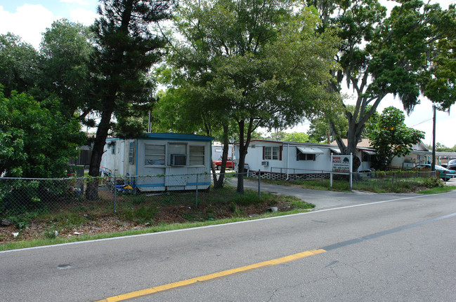 Wood Acres Mobile Home Park in St. Petersburg, FL - Building Photo - Building Photo