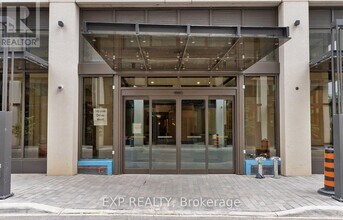 30 Elm Dr W in Mississauga, ON - Building Photo - Building Photo