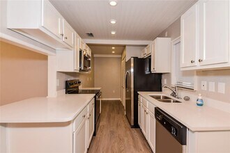 2426 Stratford Dr in Sarasota, FL - Building Photo - Building Photo