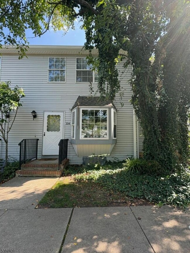 property at 104 Franklin Ct