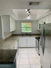 100 Valley Stream Dr in Naples, FL - Building Photo - Building Photo