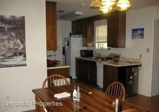 1827 Devra Dr in Tallahassee, FL - Foto de edificio - Building Photo