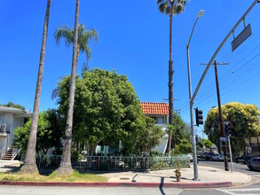 19103 Sherman Way in Reseda, CA - Building Photo - Building Photo