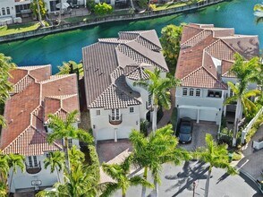 20865 NE 31st Pl in Aventura, FL - Foto de edificio - Building Photo