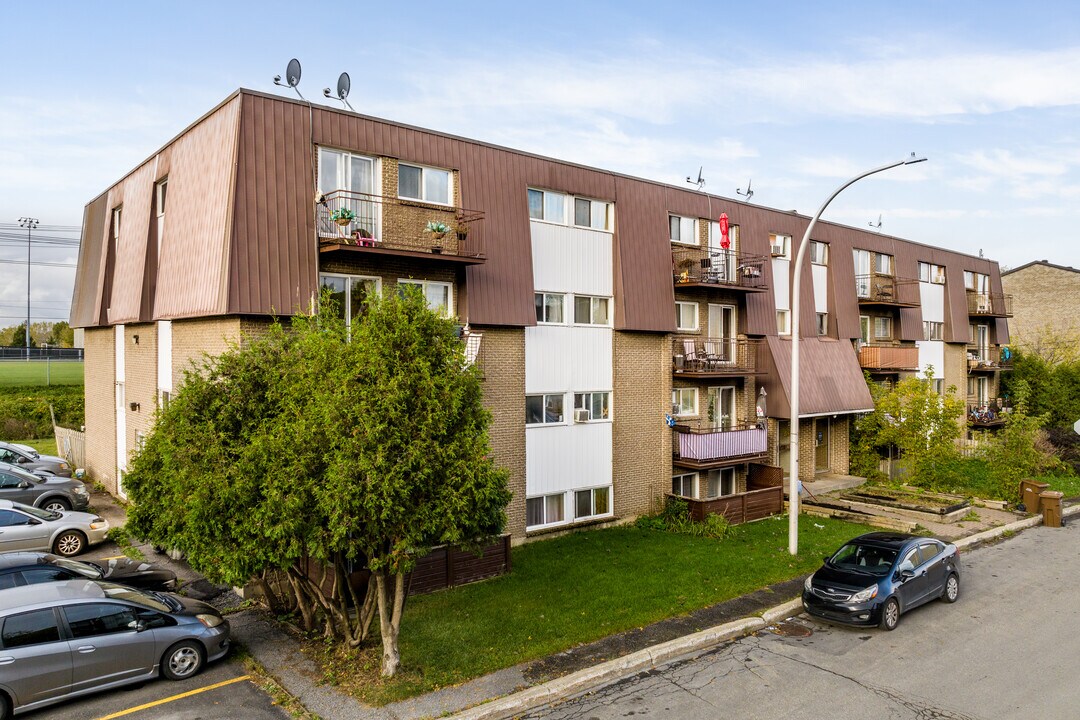 138 Paul-Comtois in Laval, QC - Building Photo