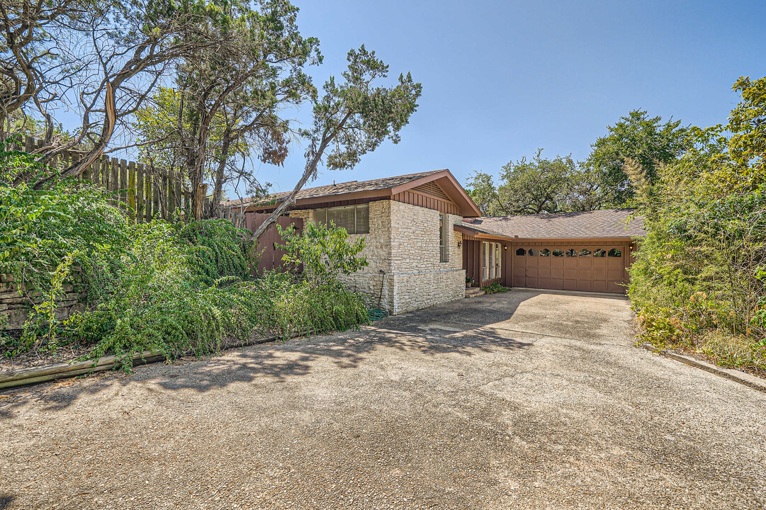 1110 Falcon Ledge Dr in Austin, TX - Foto de edificio