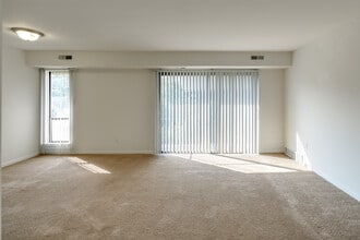The Pines in Southfield, MI - Foto de edificio - Interior Photo