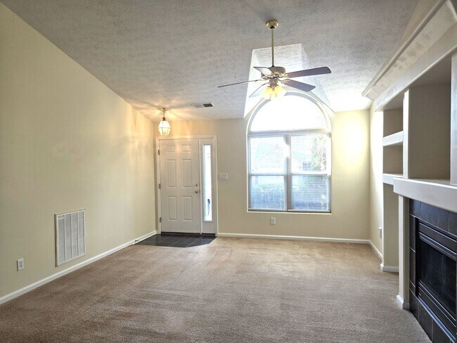 2561 Spring Valley Loop in Lexington, KY - Foto de edificio - Building Photo