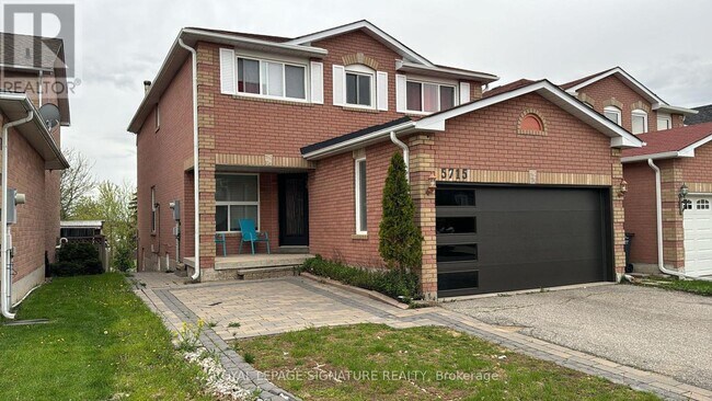 5715 Prairie Cir in Mississauga, ON - Building Photo - Building Photo