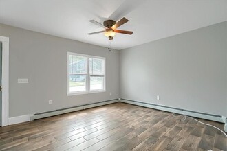 28 Firth St in Cornwall, NY - Foto de edificio - Building Photo