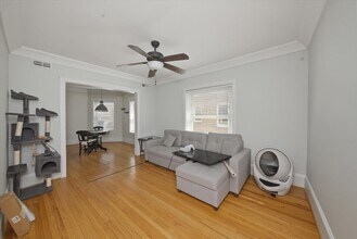 1849 W Greenleaf Ave, Unit 2N in Chicago, IL - Building Photo - Building Photo