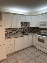 5582 Malt Dr in Ft. Myers, FL - Foto de edificio - Building Photo