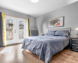 831 S Flores St in San Antonio, TX - Foto de edificio - Building Photo