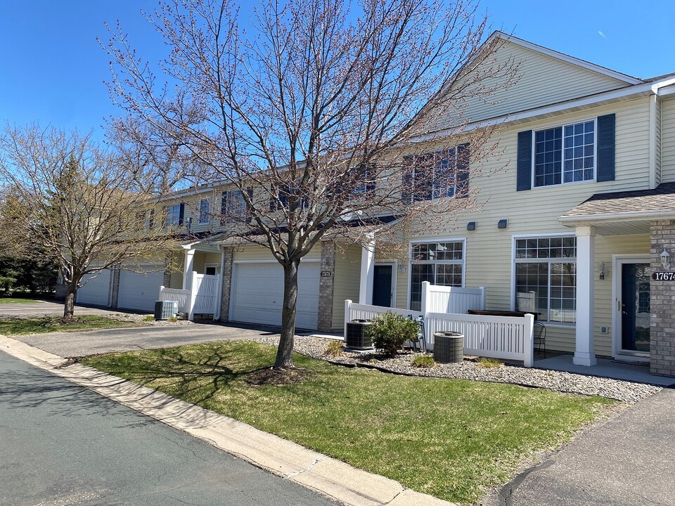 17678 96th Ave N in Maple Grove, MN - Building Photo