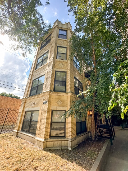 6410 N Hoyne Ave in Chicago, IL - Building Photo