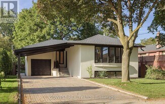 27 Hollister Rd in Toronto, ON - Building Photo