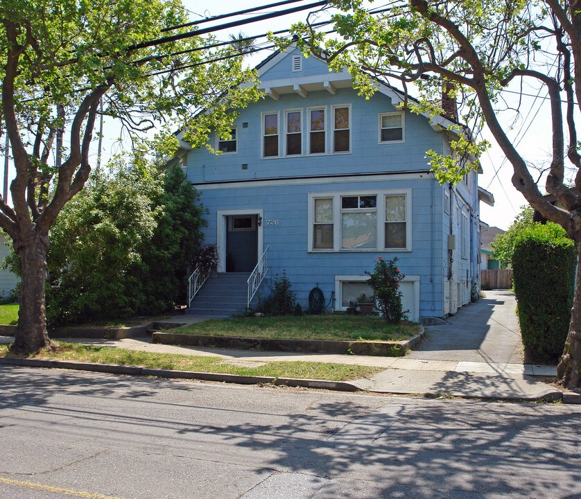 726 E 5th Ave in San Mateo, CA - Foto de edificio