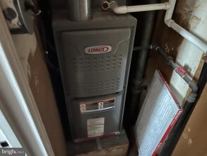 9921 Bustleton Ave in Philadelphia, PA - Building Photo - Building Photo