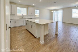 1169 Significant Wy W in Madera, CA - Building Photo - Building Photo