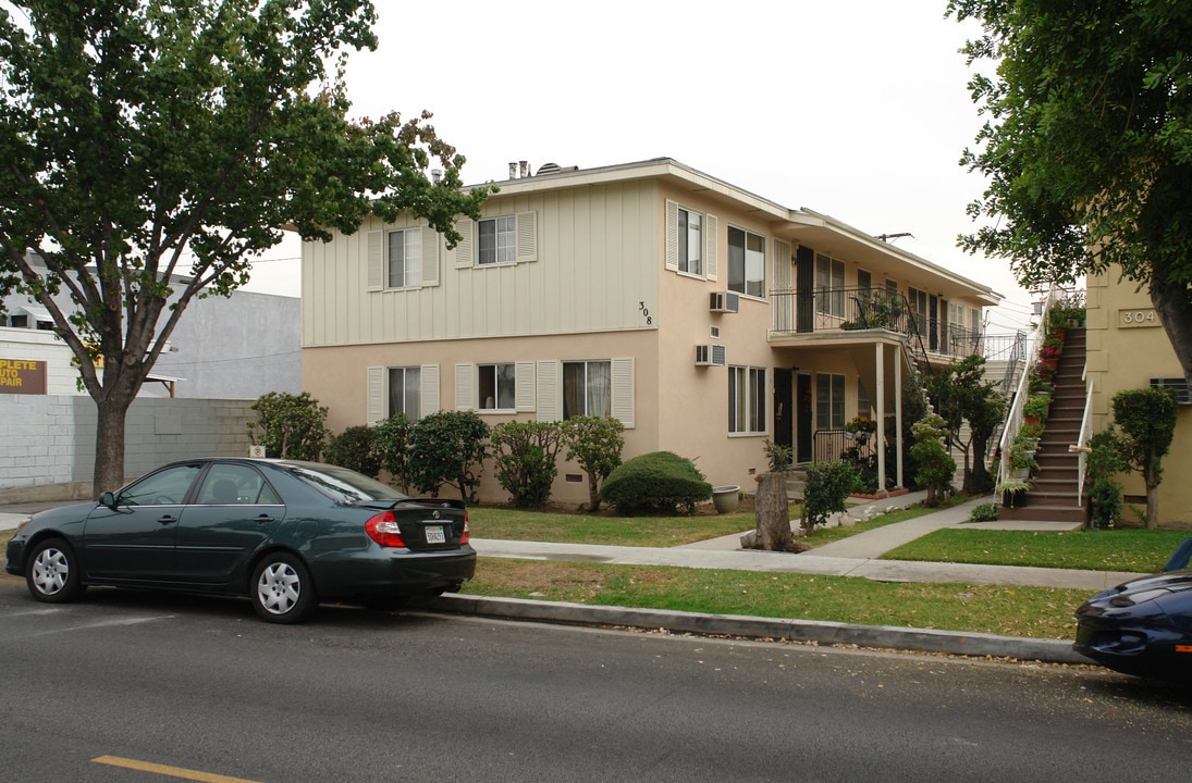 308 E Maple St in Glendale, CA - Building Photo