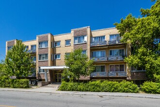 4765 Vézina Rue in Montréal, QC - Building Photo - Building Photo