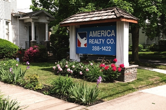 1120 Wyoming Ave in Forty Fort, PA - Foto de edificio